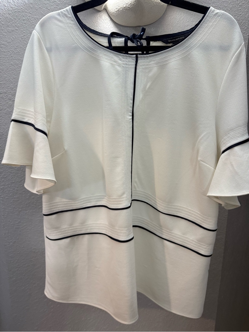 Banana Republic Cream Short-Sleeve Top with Black Piping